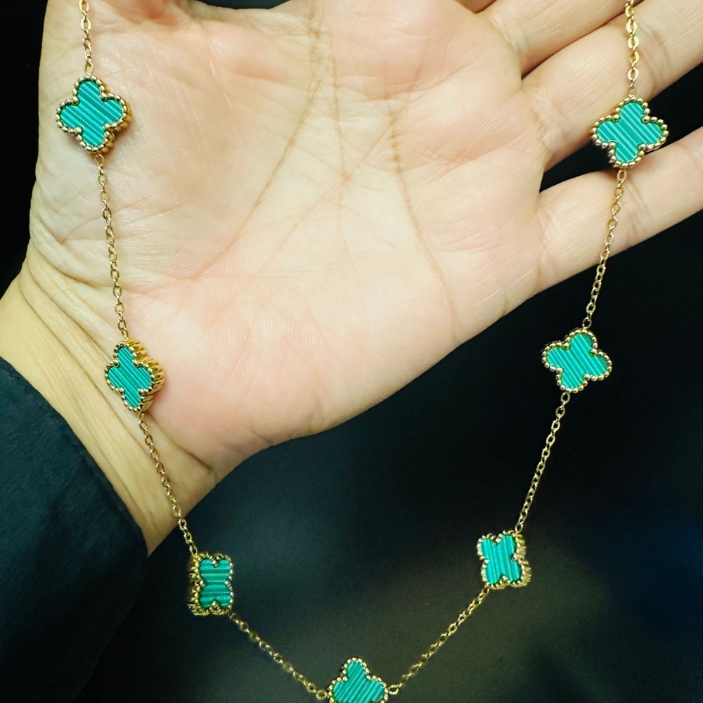 Elegant Gold and Green Clover Necklace
